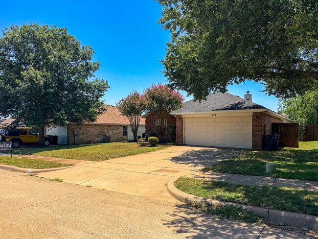 Photo - 3 Bed, 2 Bath Home in Burleson, TX