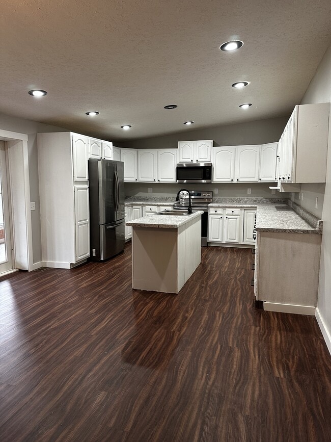 Photo - 2325 Sharkey Rd