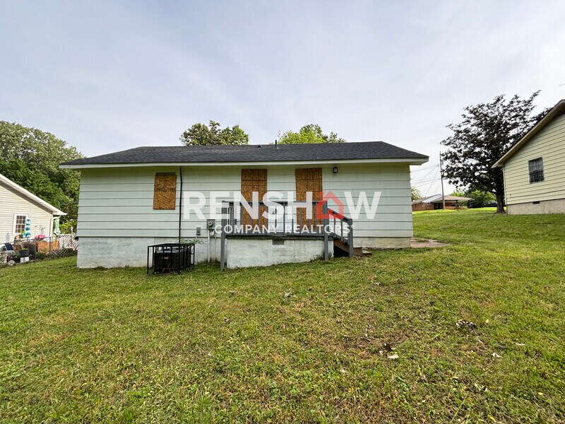 Photo - 11 W Rollins Rd