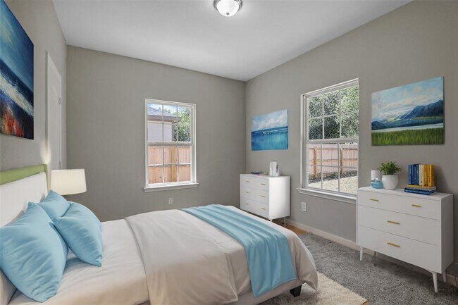 Photo - 4615 Cherbourg St