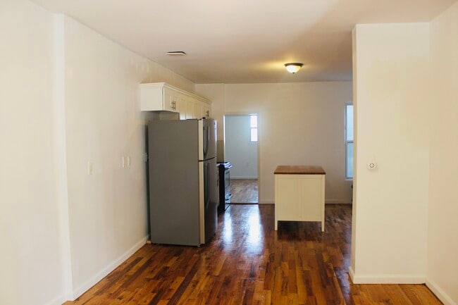 Building Photo - 273 E 39th St Unit 1 Rental
