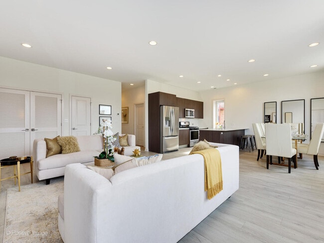 Photo - 6535 W Dickens Ave Unidad 2W