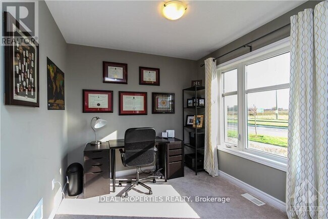 Photo - 524 Silvertip Ln