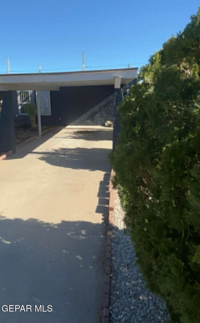 Photo - 8804 Kenneth St