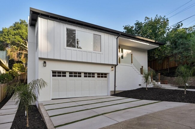 Photo - 1560 Alturas Dr House