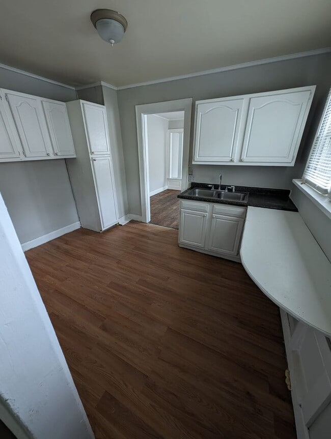 Photo - Spacious 2 bedroom 1 bath Home\