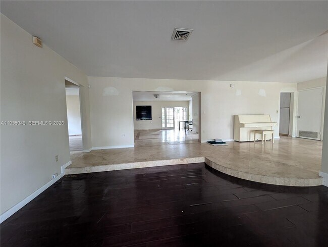 Photo - 1900 NE 186th Dr