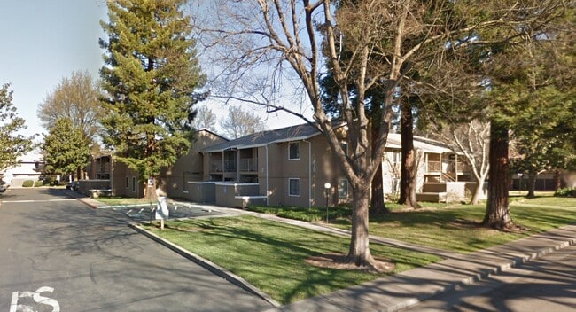 Photo - 820 W 4th Ave