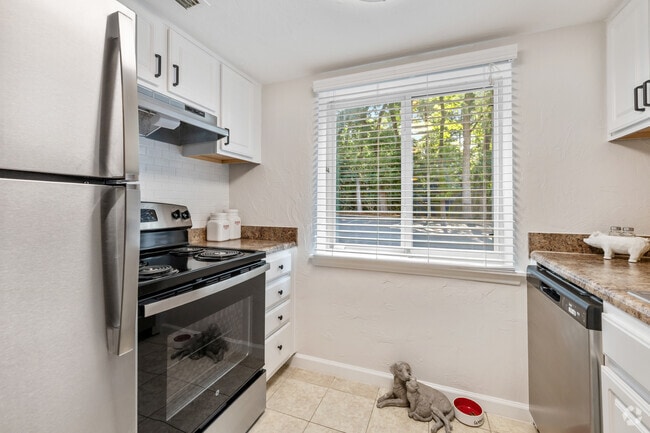 Venus - 2BR, 1BA - 925SF - Kitchen
