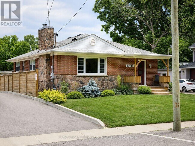 Photo - 20407B Leslie St