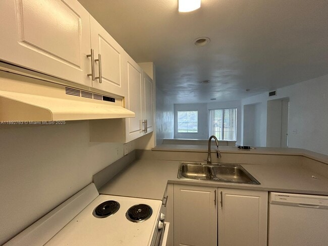 Building Photo - 4815 Via Palm Lakes Unit 1411
