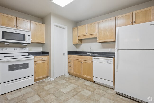 2BR, 1BA - 850SF - Kitchen - Salem Wood Apartments