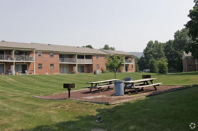 Barbeque - Sanbrook Apartments