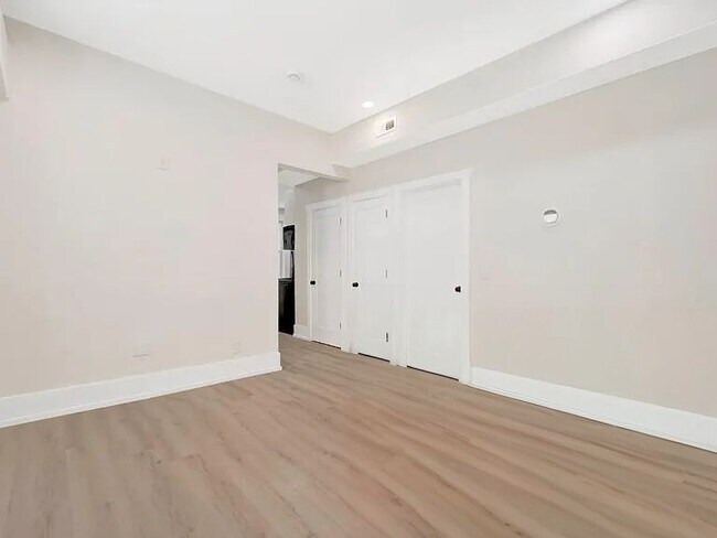 Photo - 944 N Damen Ave