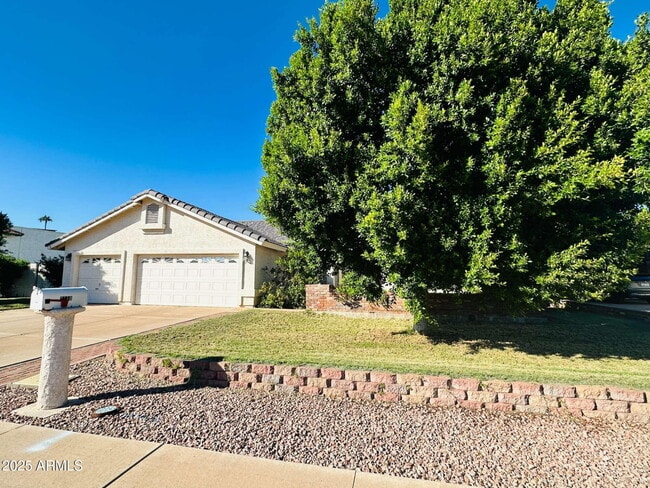 Photo - 2110 E Enrose Cir
