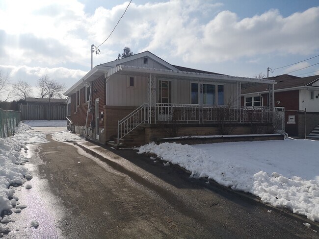 Building Photo - 59 Vickers Rd Unit 1