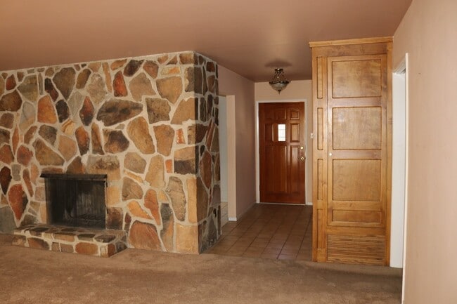 Photo - 19275 Symeron Rd