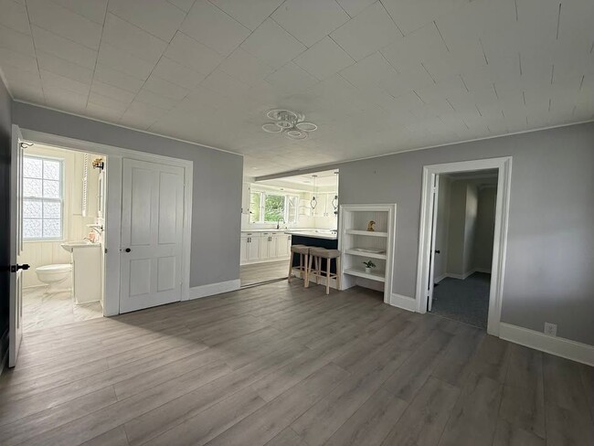 Building Photo - 216 Elm St Rental