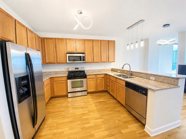 Photo - 1600 S Prairie Ave Unit 1708