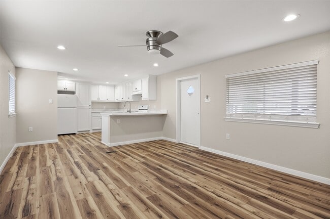 Photo - 2222 N Austin Ave