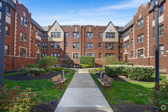 Courtyard-Front Of Building - Ridley Manor Rental