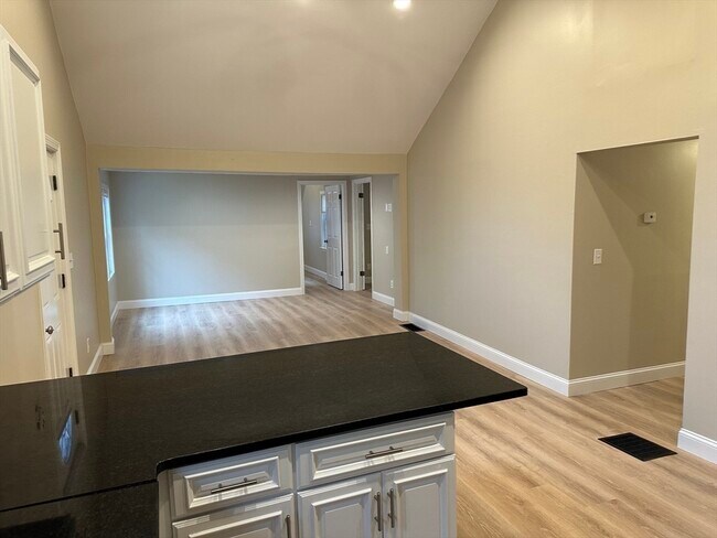 Photo - 359 Mansfield St