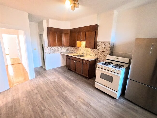 Photo - 90 Wenham St Unit 3