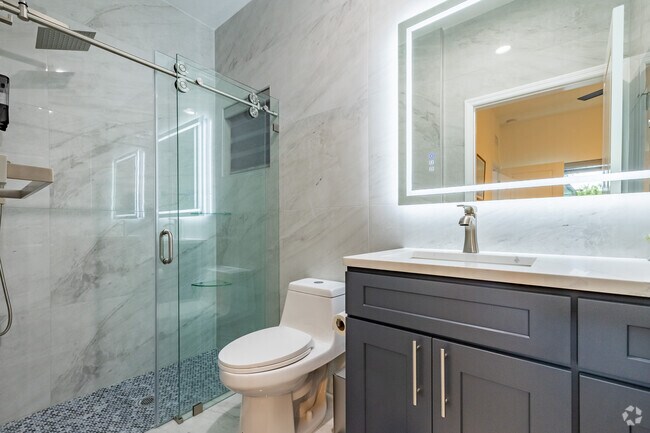 1BR, 1BA - 400SF - Bathroom