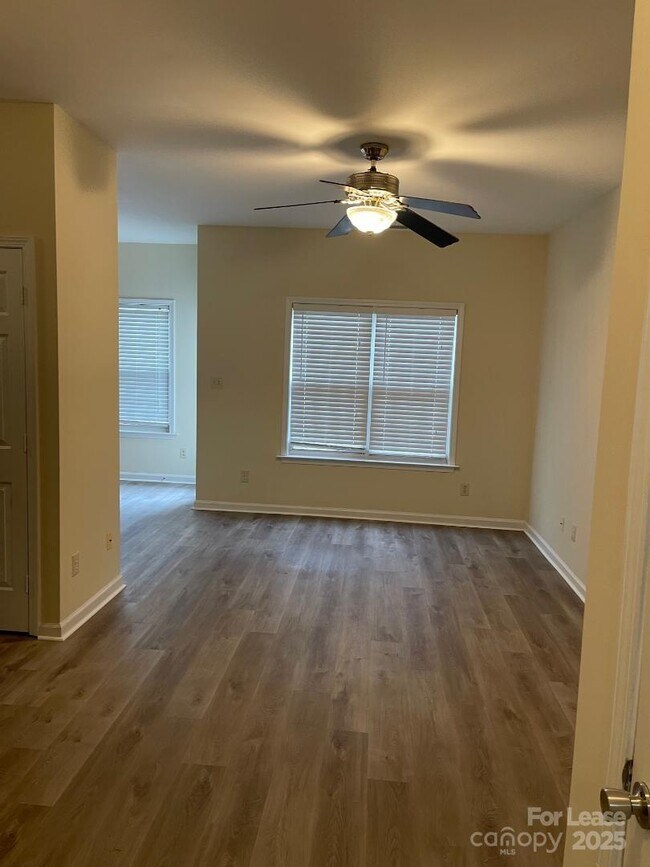 Photo - 2121 Lennox Square Rd