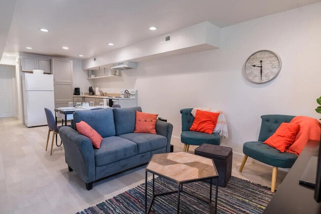 Building Photo - 412 Allen Dr Unit ID1328872P