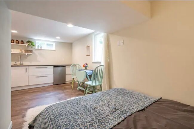 Photo - 3330 SE Franklin St