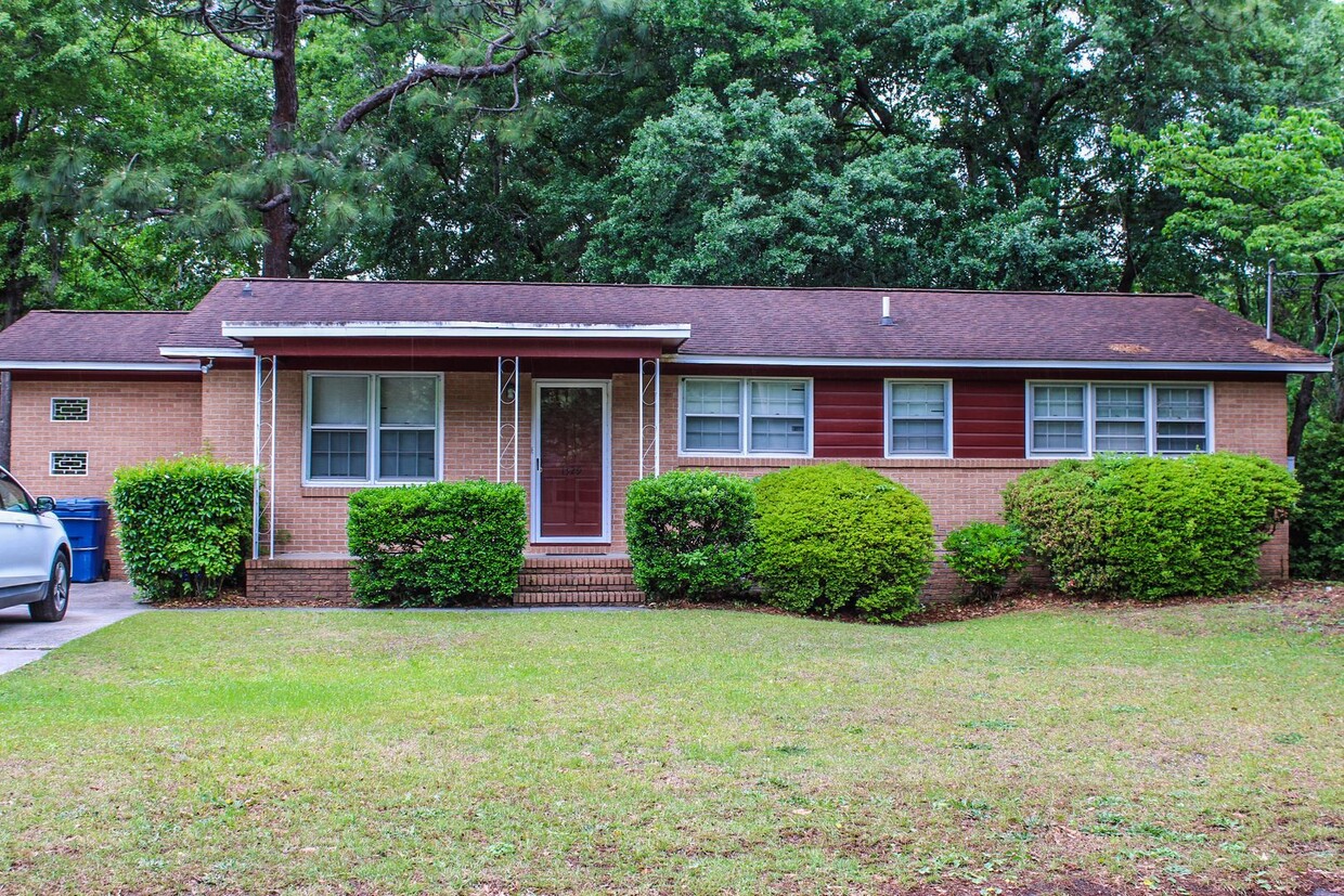 3 bed / 1.5 bath ~ Move-in July 14th - 3 bed / 1.5 bath ~ Move-in July 14th