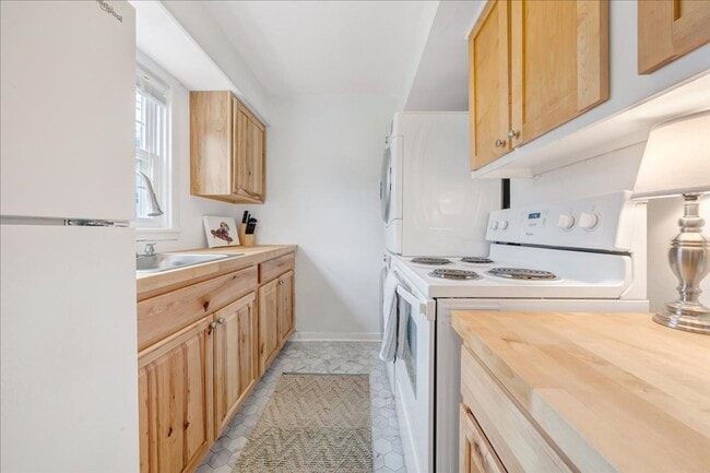 Photo - 2BD/1BA - Walking Distance to Downtown and...