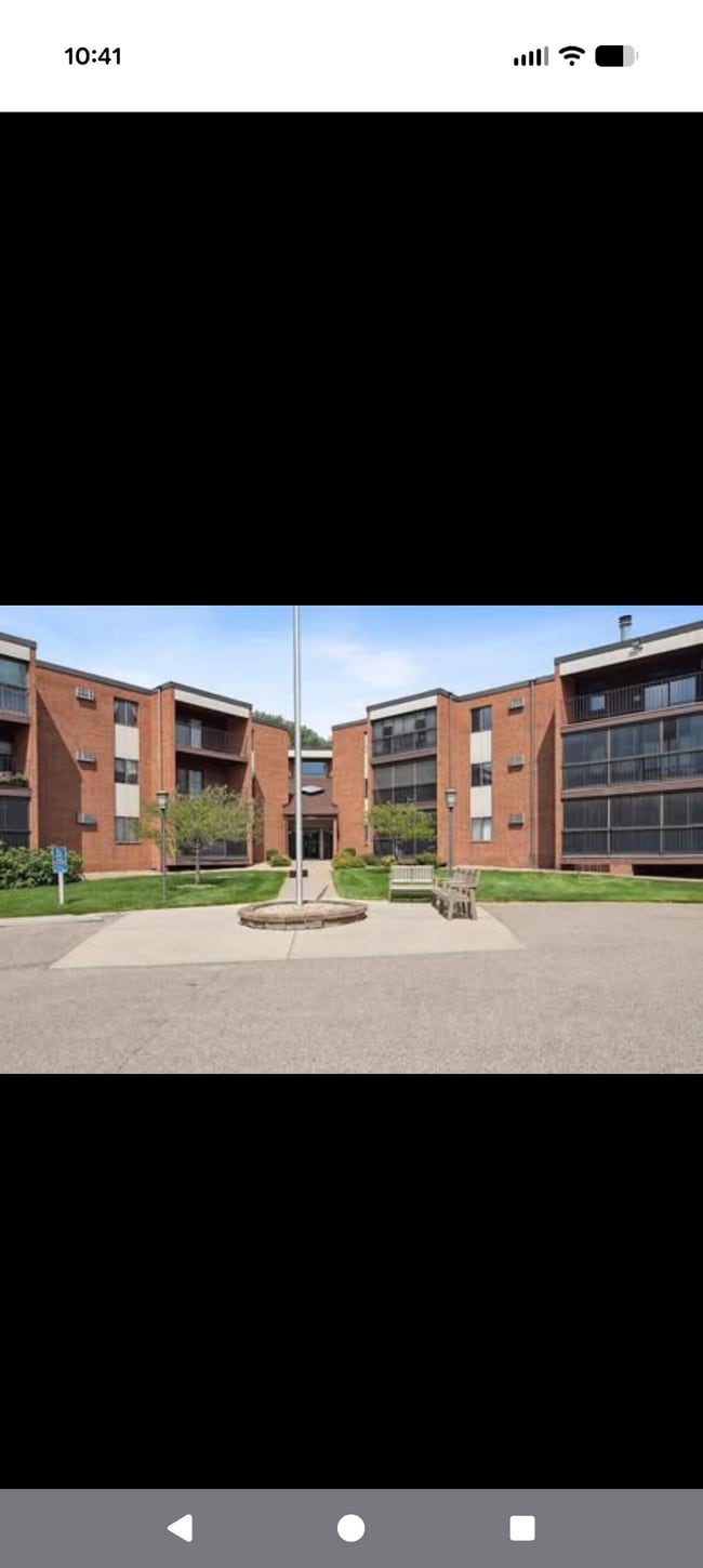 Building Photo - 1800 Riverwood Dr Unit 224