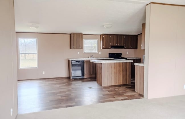 Photo - 565 Mustang Dr