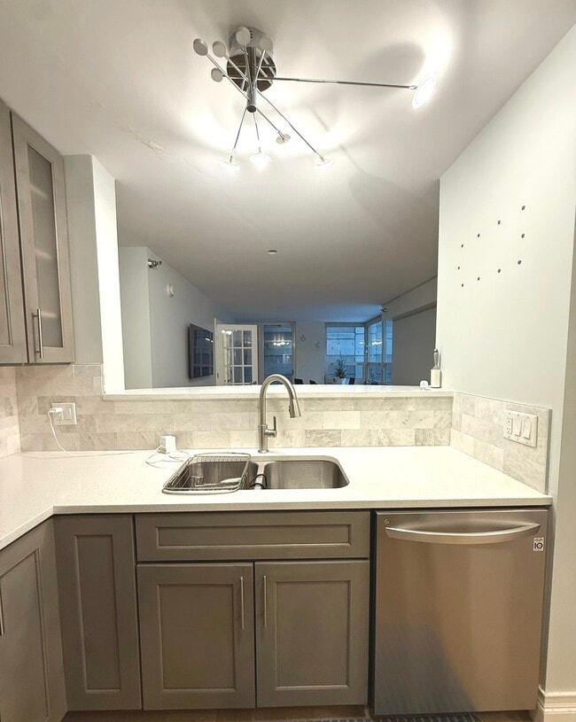 Photo - 345 N La Salle Dr