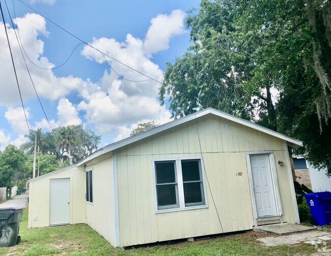 Building Photo - **Gorgeous (3BR/1BA) Lakeland "Dixieland"... Rental