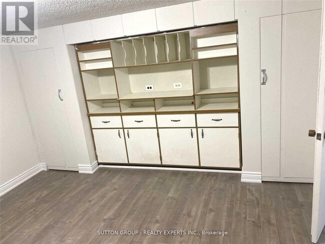 Photo - 92 Silverstone Dr