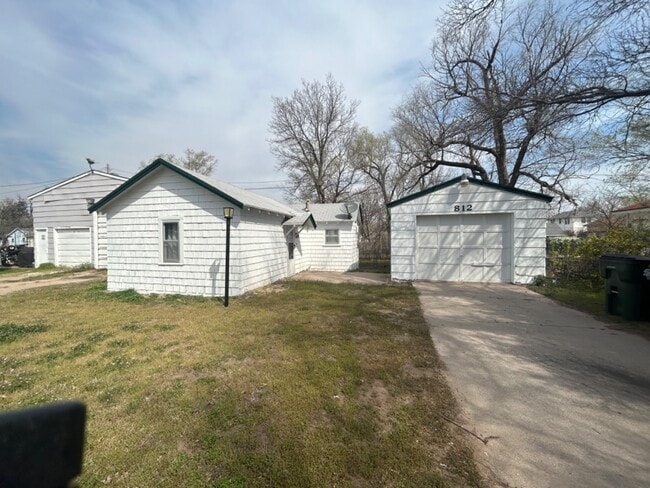 Building Photo - 812 W 11th Ave Rental