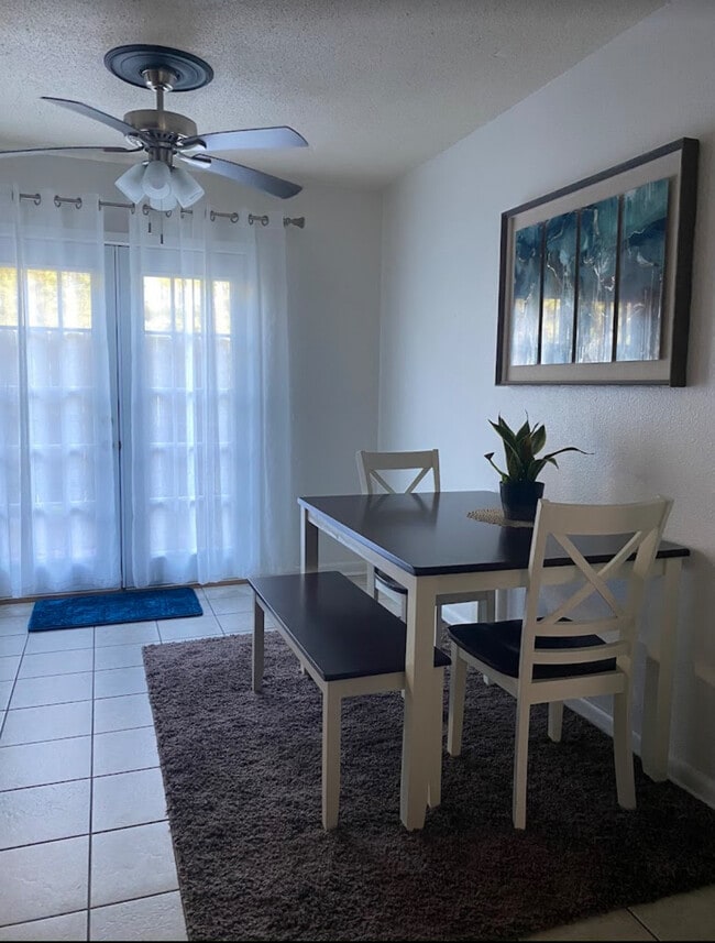 Townhome Staged Dining Space - Green Ridge Apartments