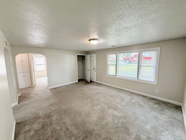 Photo - 6215 Lathrop Ave