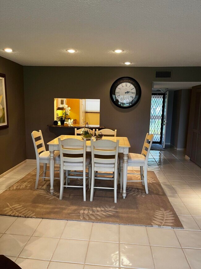 12870 Briarlake Dr Unidad 205