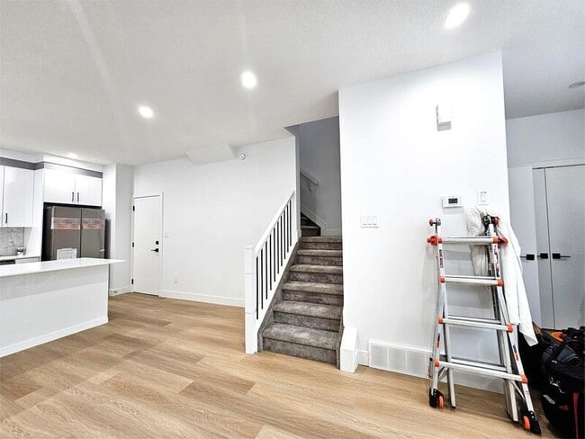 Photo - 10698-10661 61 St NW