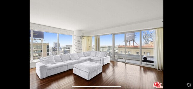 Building Photo - 6250 Hollywood Blvd Unit 12H Rental