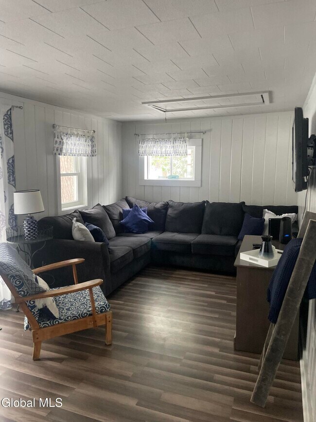 Photo - 123 Circle Dr