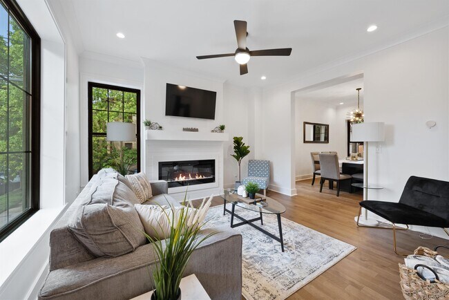 Photo - 198 W 6th Ave