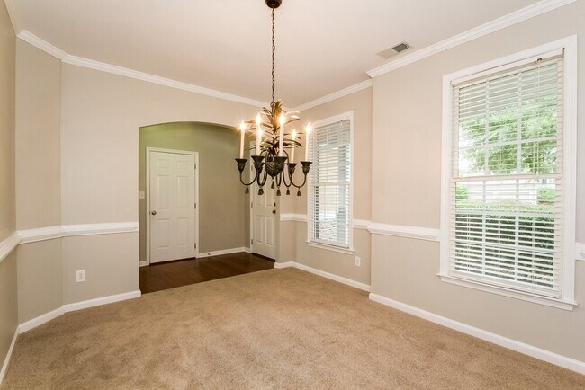 Photo - 214 Elmbrook Ln