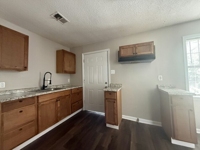 Photo - 2076 Goff Ave