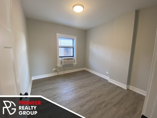 Photo - 715 W Brompton Ave Unit 3