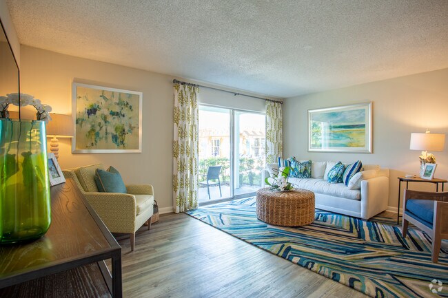 2BR, 1BA - 975 SF - Tranquility - Living